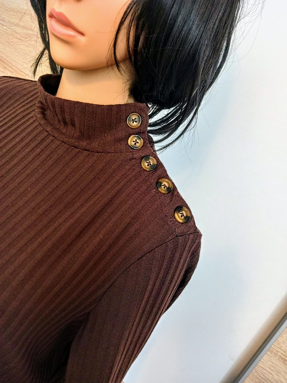 Schönes Langarm-Shirt in braun von Janina