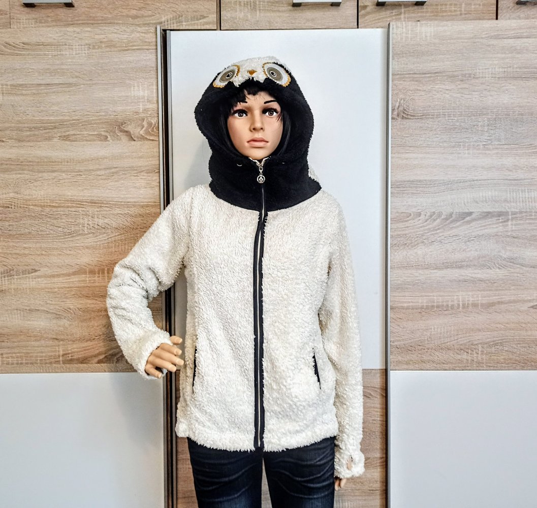 Schöne kuschelig-warme Jacke mit Kapuze in weiß