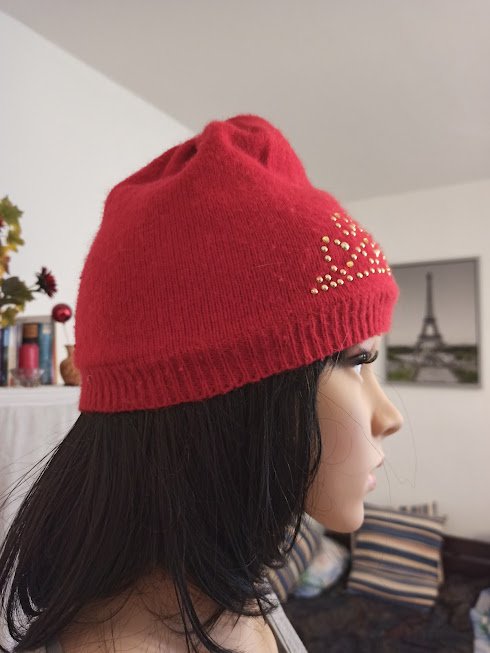 Schöner Mütze mit Straps steinen in Rot 