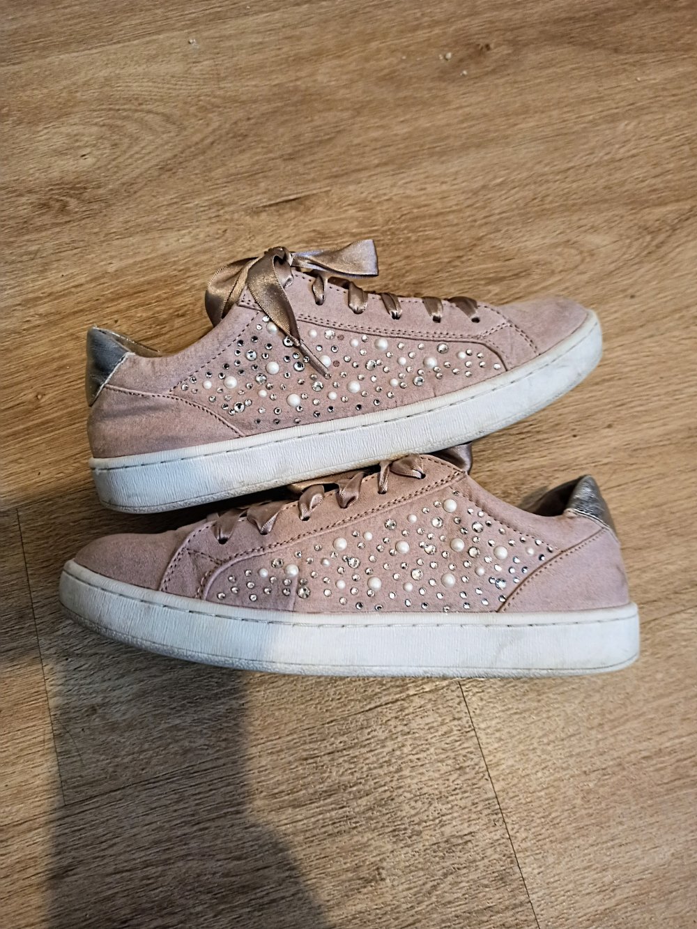 Schöne Sneakers in Rose mit Strasssteinen von Marco Tozzi