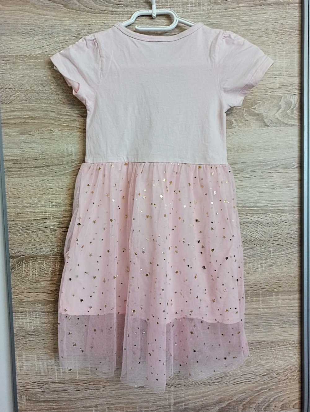Schönes Kleid in Rose mit Hase und goldene Pailletten