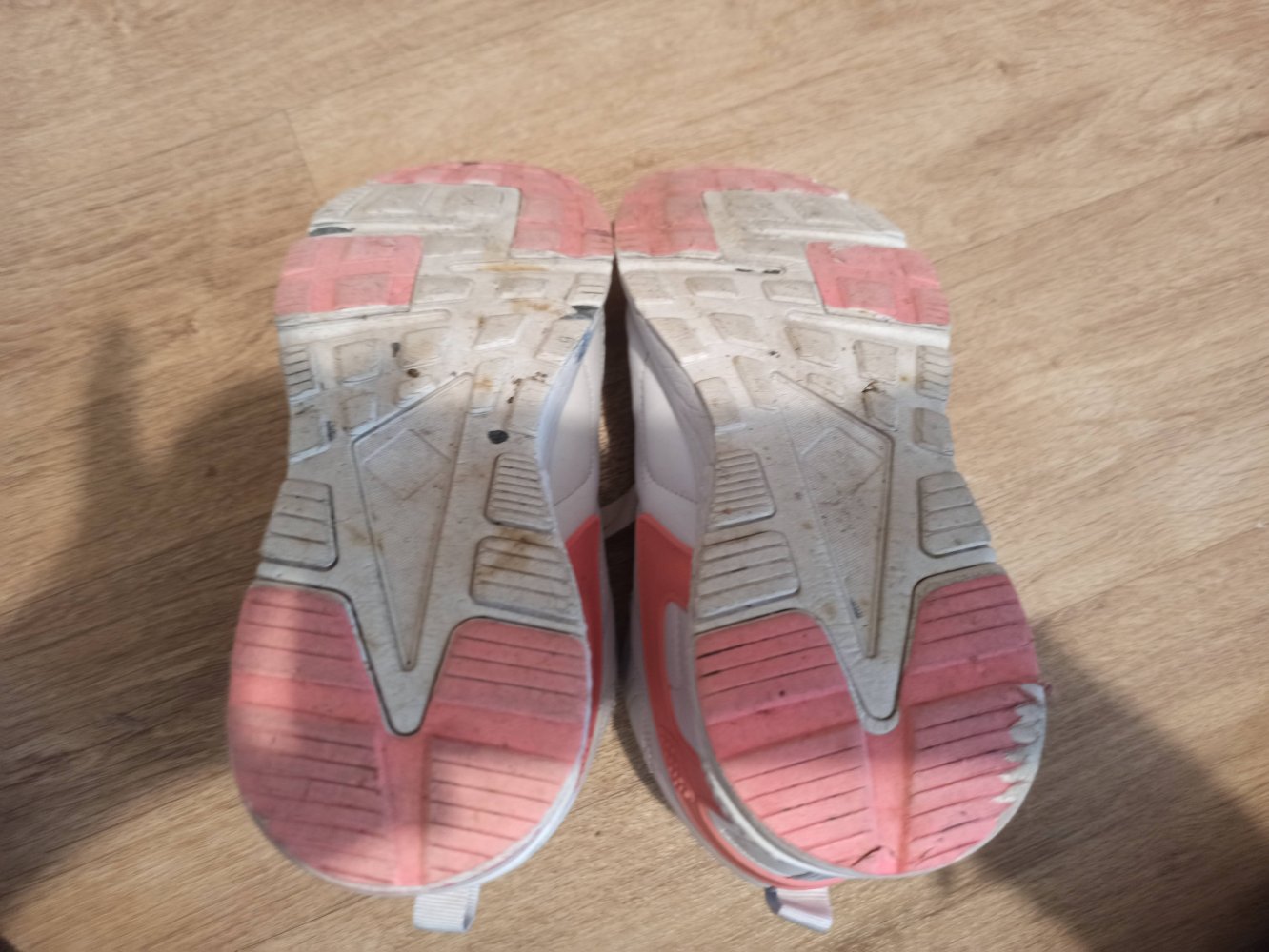 Sehr schöne Sneakers in weiß von Road Star