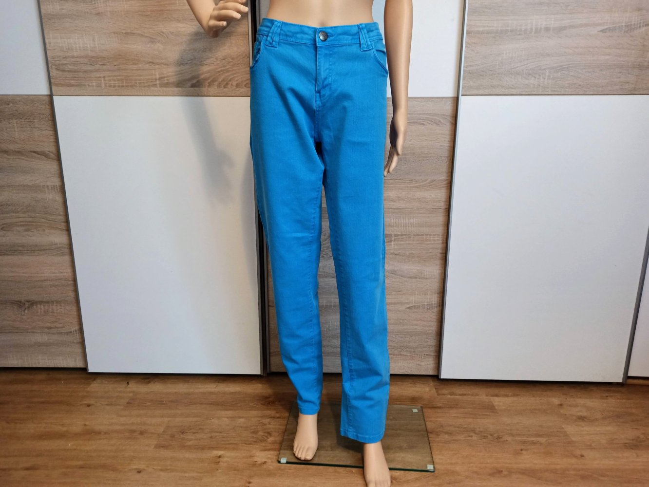Schöne Jeanshose in türkis von Infinity 