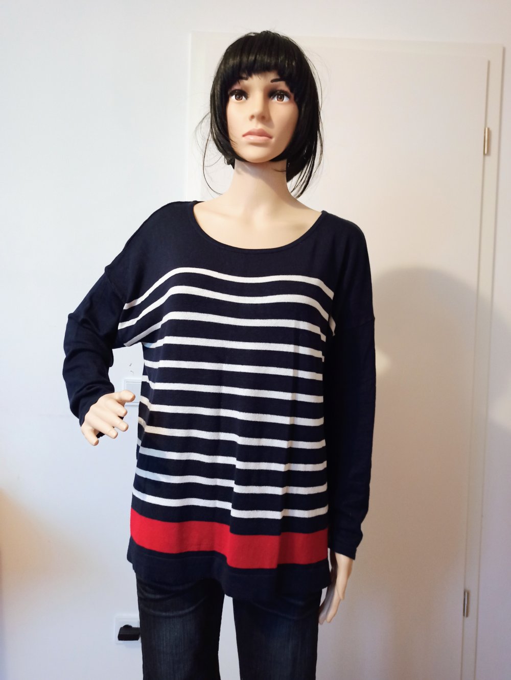 Schöner Pullover mit weiße Streifen in marienblau von UpFashion