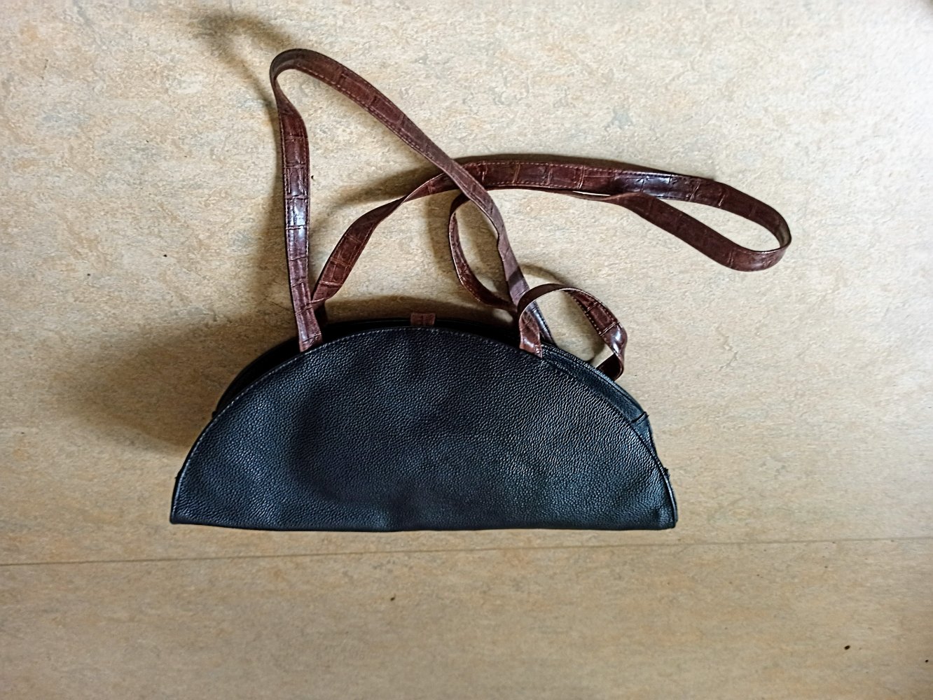 Schöne Damen Tasche in schwarz von Roberto Design 