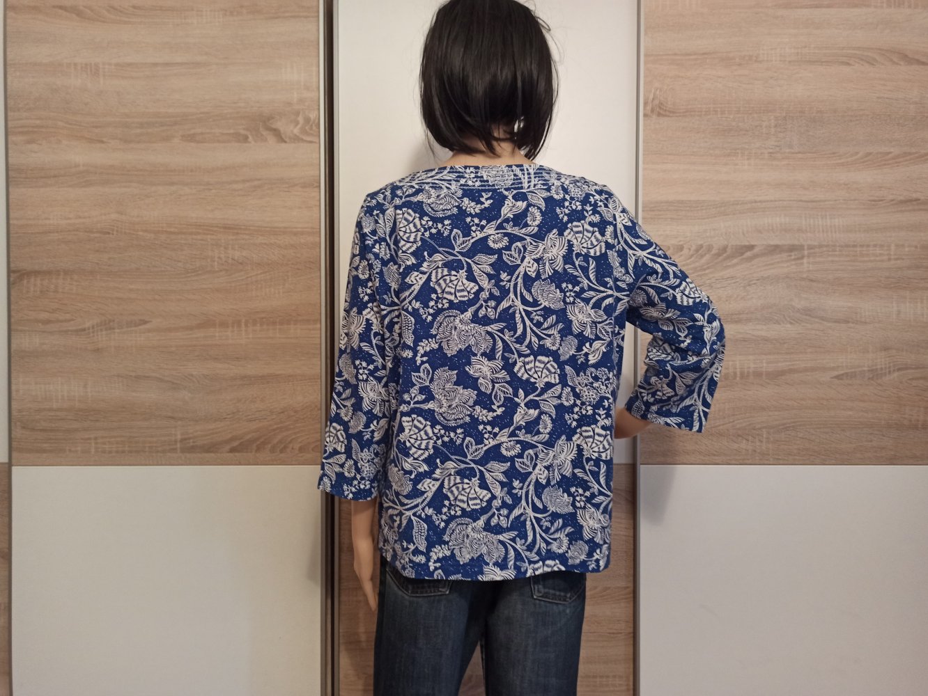 Schönes Langarm-Shirt in blau mit weiße Blätter Muster von Green Cotton
