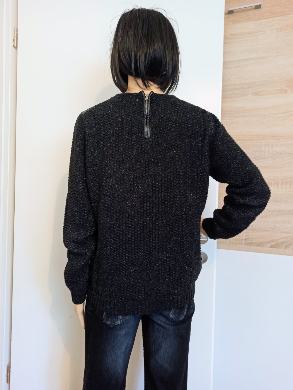 Schöner Pullover in schwarz mit Glitzer