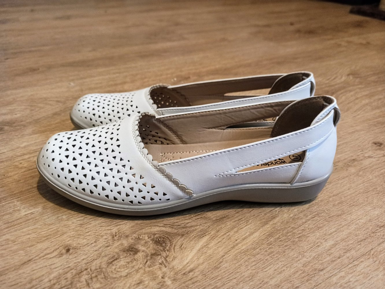Tolle Damen-Schuhe in Creme Farbe von Wonder Walk