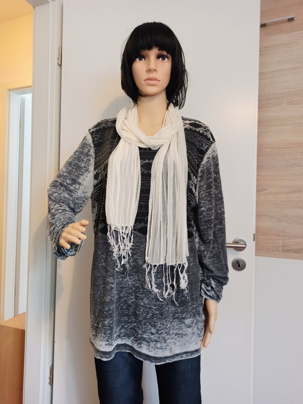 Sehr schöner Langarm-Shirt von Asos in grau