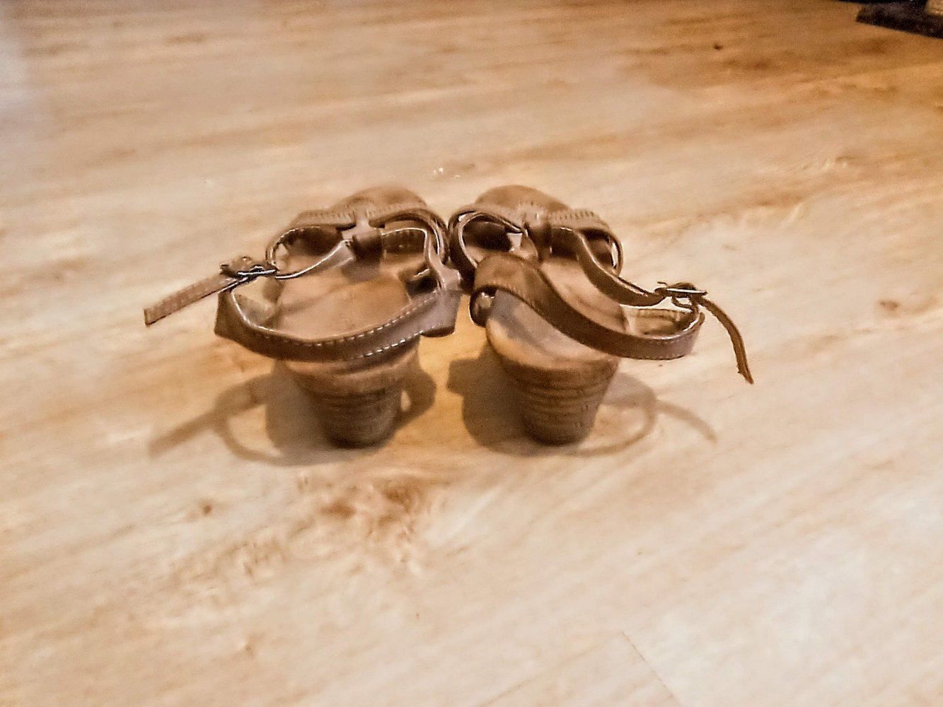 Tolle Damen Sandalen in braun von Colires