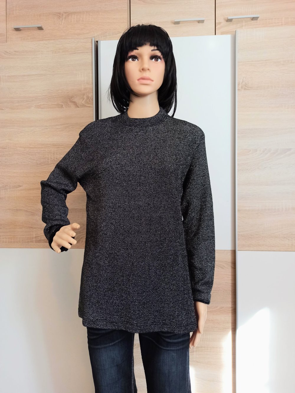 Schöner Pullover mit Glitzer
