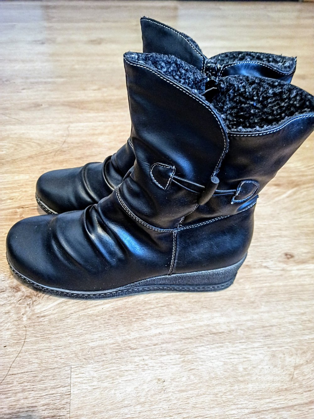 Tolle Stiefeletten in schwarz von Lebua