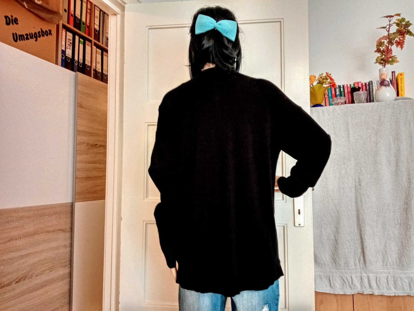 Schöner Pullover mit Straps-Steinen von Canda 