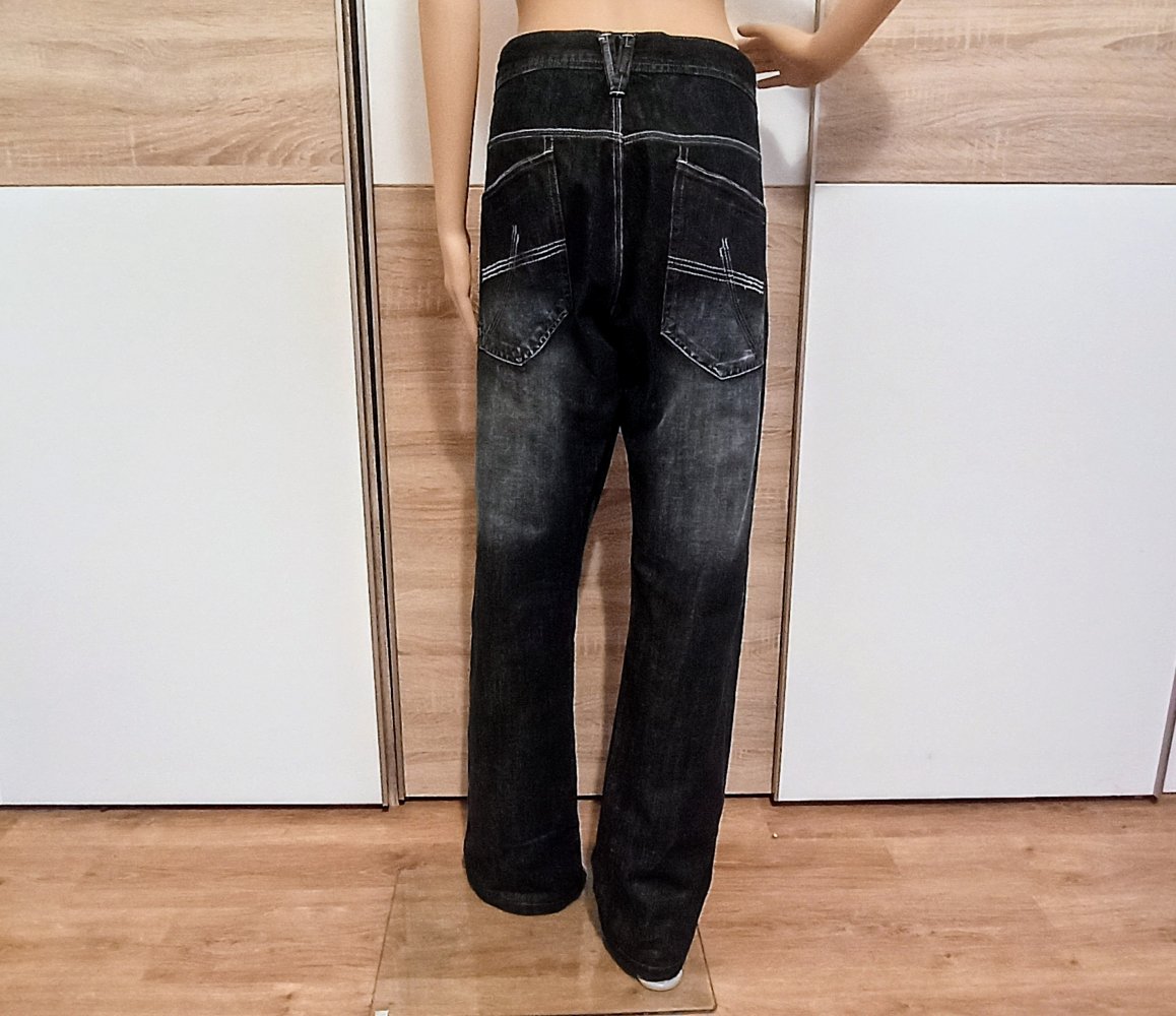 Schöne Jeanshose in dunklem Blau von Camp David