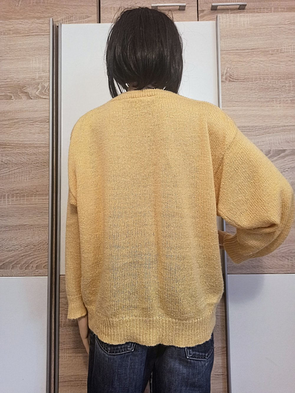 Schöner Pullover in gelb mit Starasssteinen von Nuova Moda