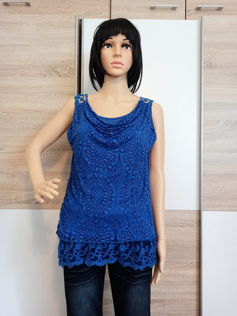 Sehr schöner Top in blau mit Spitze von Made in Italy
