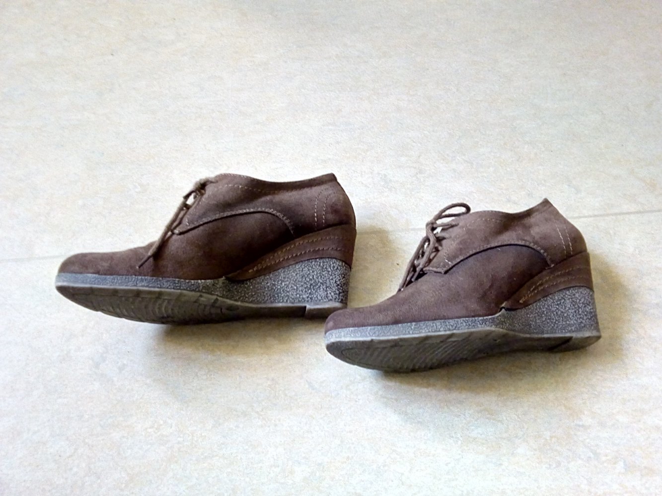 Tolle braune Wildleder Schuhe.
