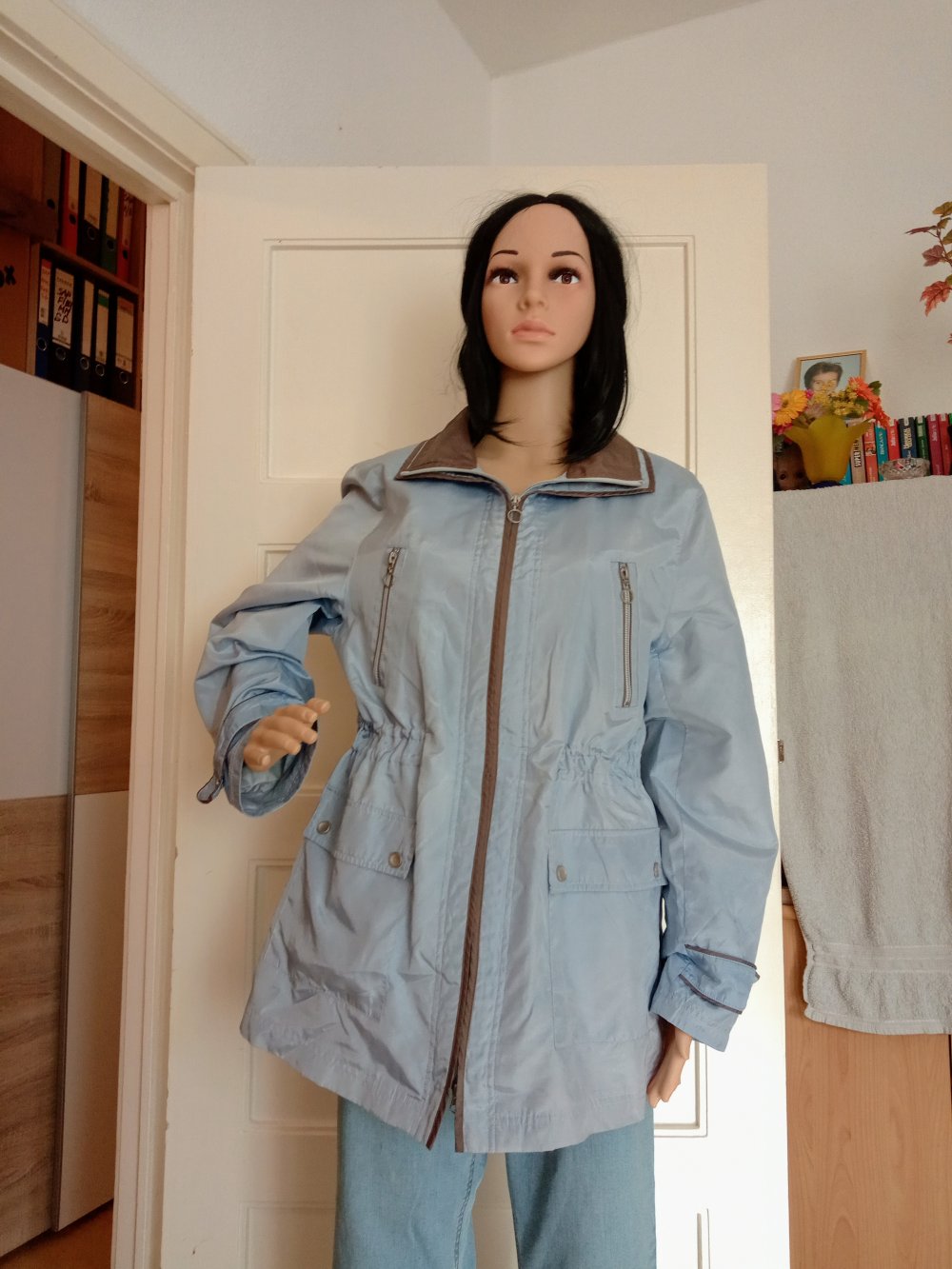 Schöne leichte Jacke in helles blau von Lady’s Collection 
