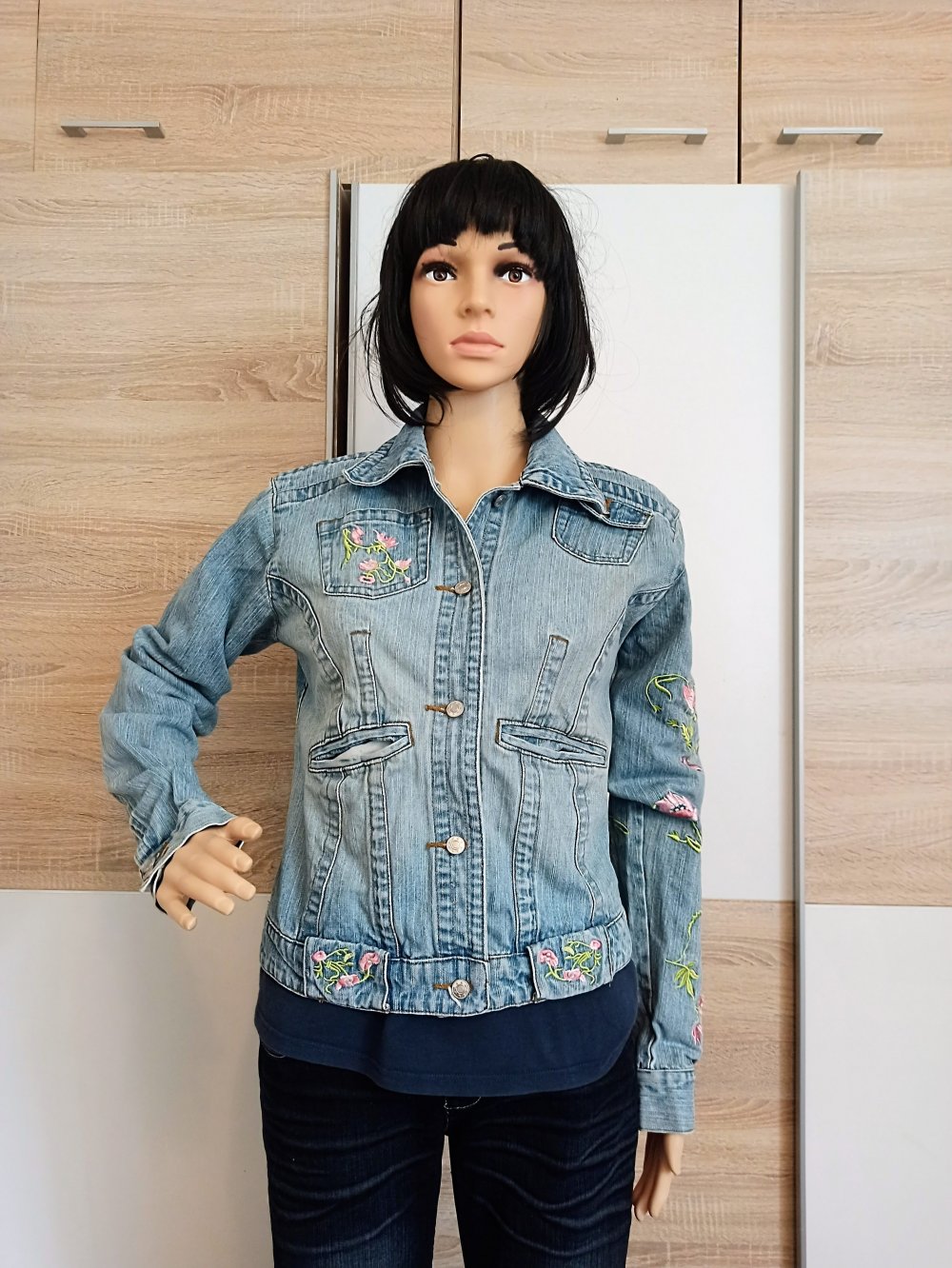 Schöne Jeans-Jacke von Hot&Spicy mit Blümchen