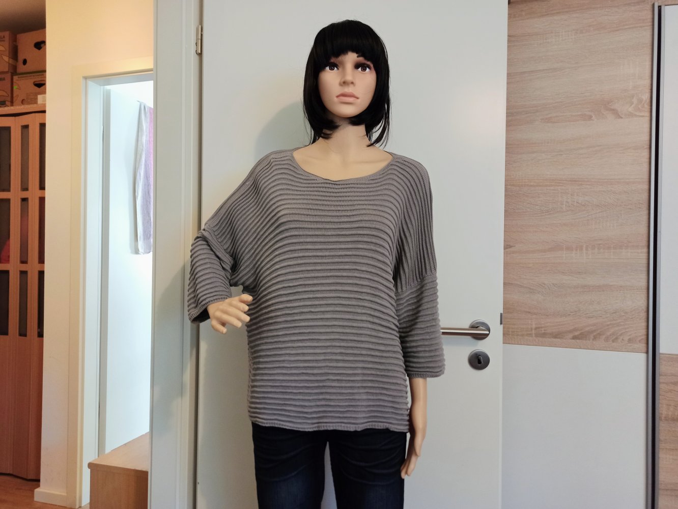 Schöner Pullover von she(e)r in grau