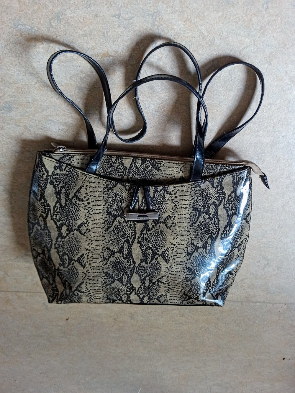 Schöne Damen Tasche in Schlangenmuster von Mylena 
