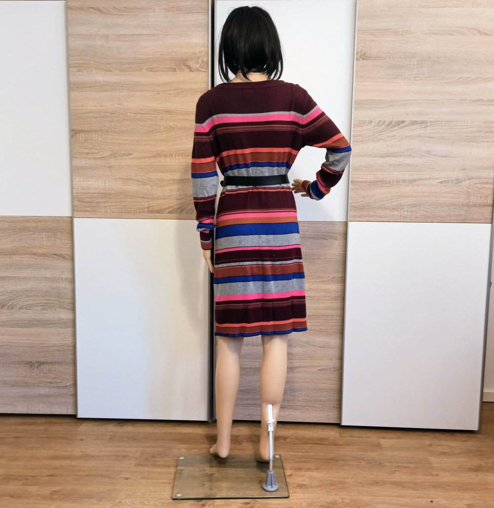 Schönes gestreiftes Pullover-Kleid in von Lindex