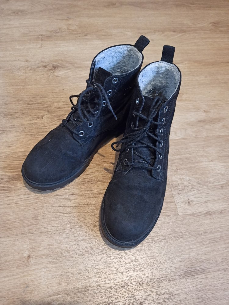 Tolle Boots in schwarz von Divided