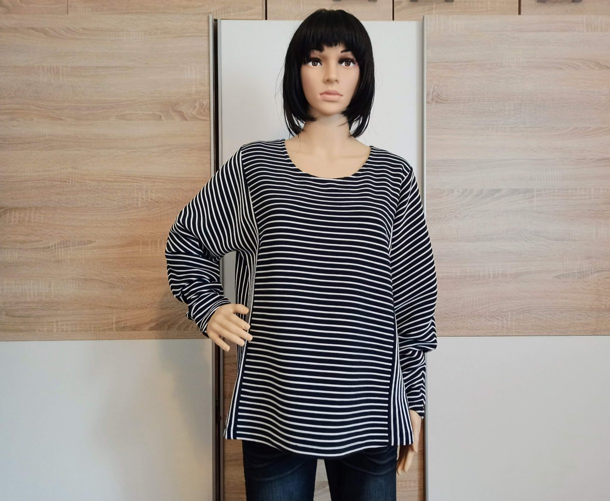 Schöner gestreifter Pullover schwarz/weiß von Liberty