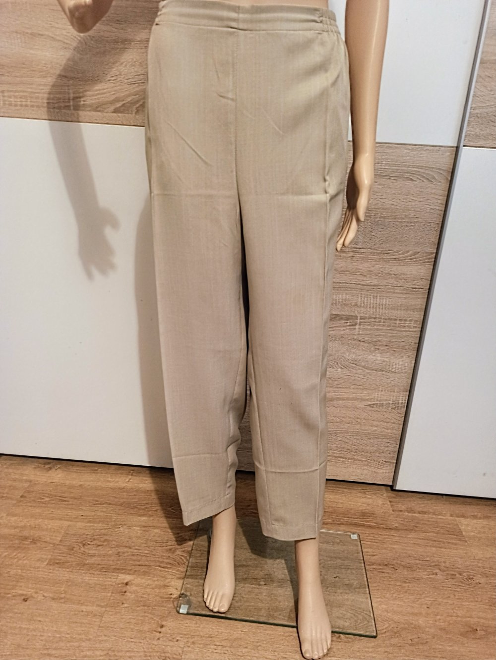 Schöne Hose in beige von Alica