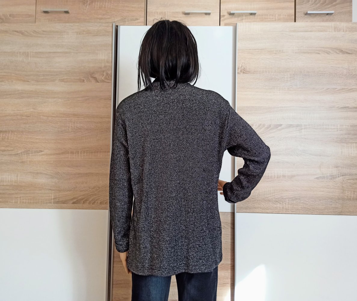 Schöner Pullover mit Glitzer