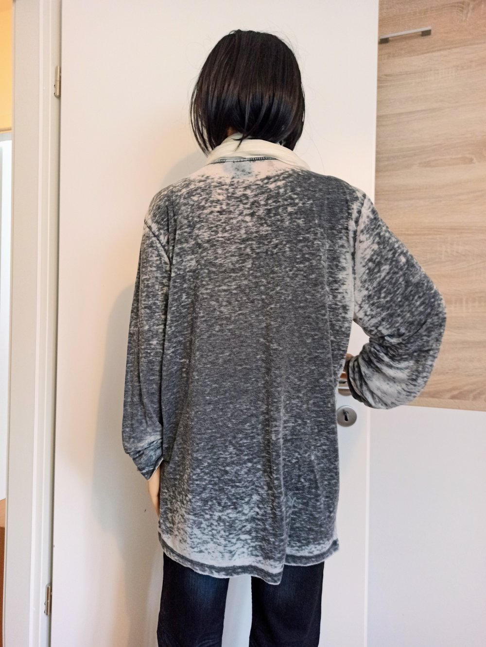 Sehr schöner Langarm-Shirt von Asos in grau