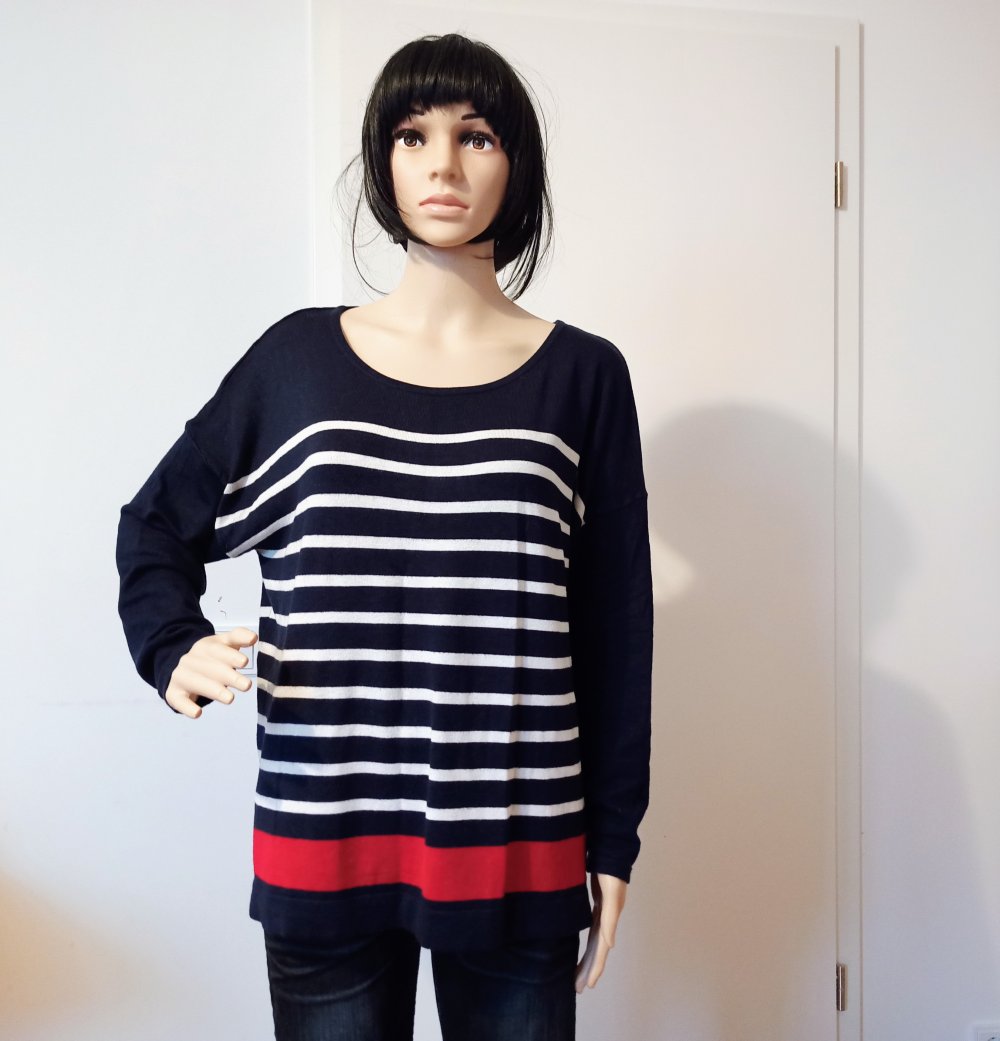 Schöner Pullover mit weiße Streifen in marienblau von UpFashion