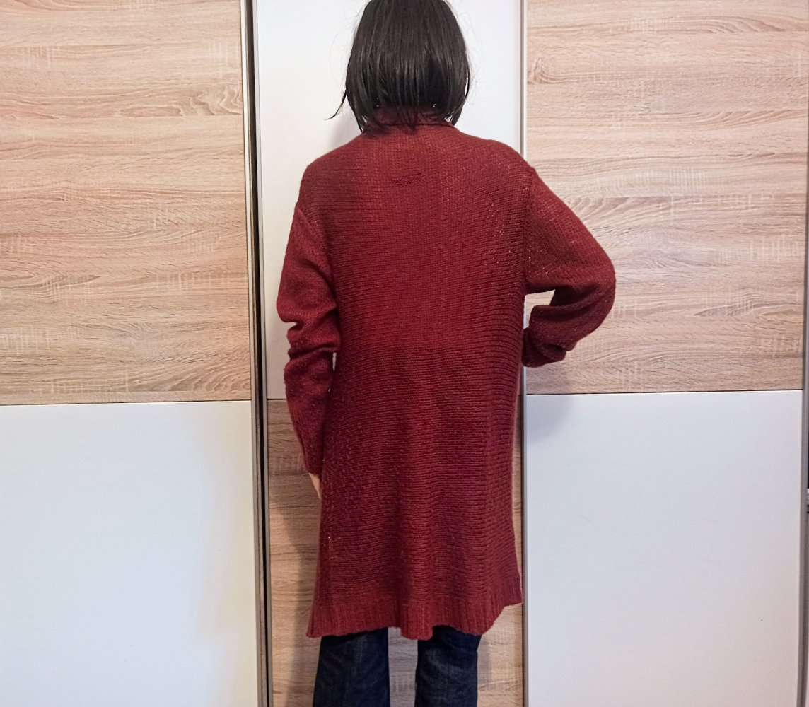 Schöner Cardigan in burgunderrot von Janina