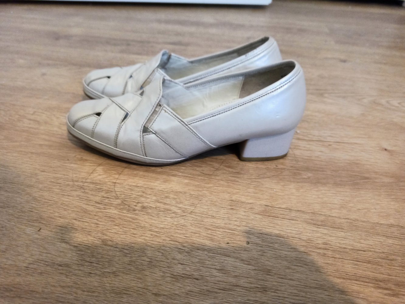 Tolle Leder-Schuhe von medicus in Cremefarbe