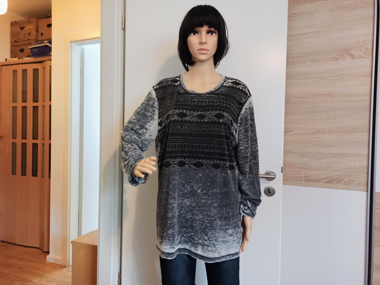 Sehr schöner Langarm-Shirt von Asos in grau
