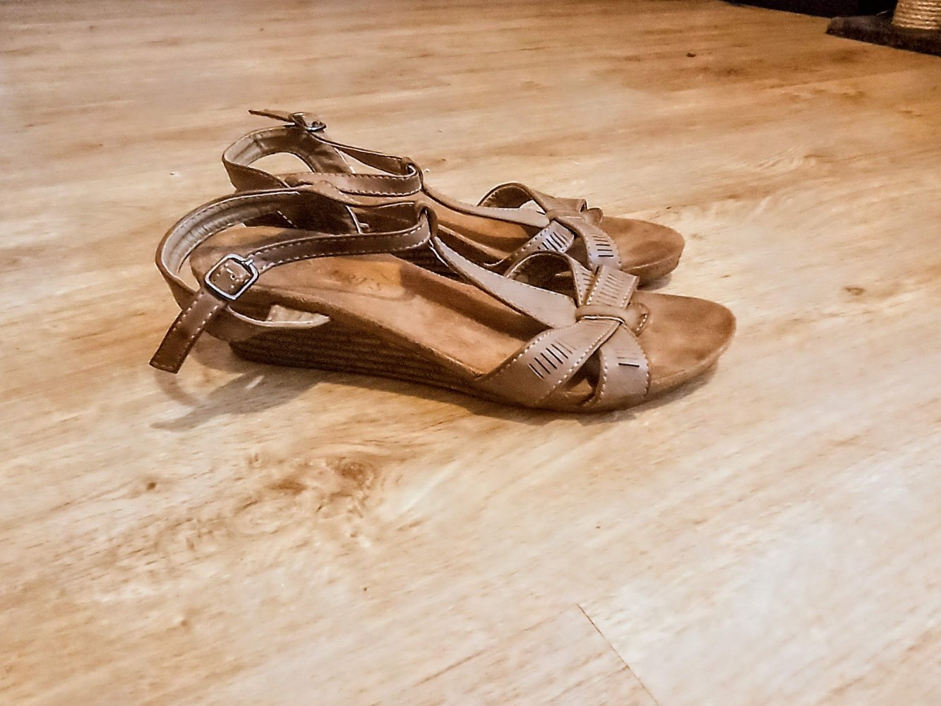 Tolle Damen Sandalen in braun von Colires