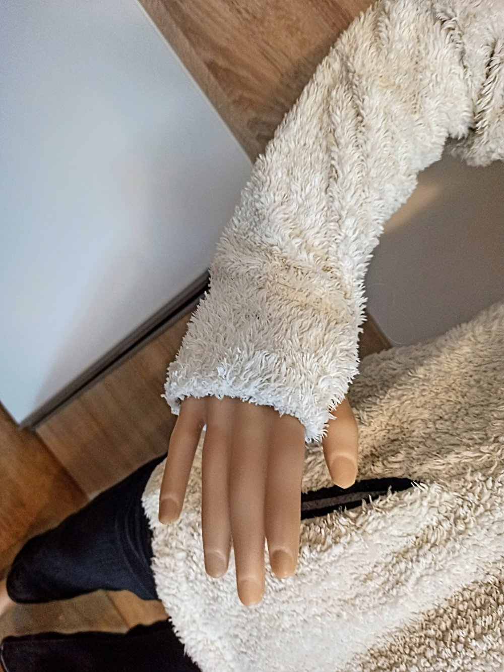 Schöne kuschelig-warme Jacke mit Kapuze in weiß