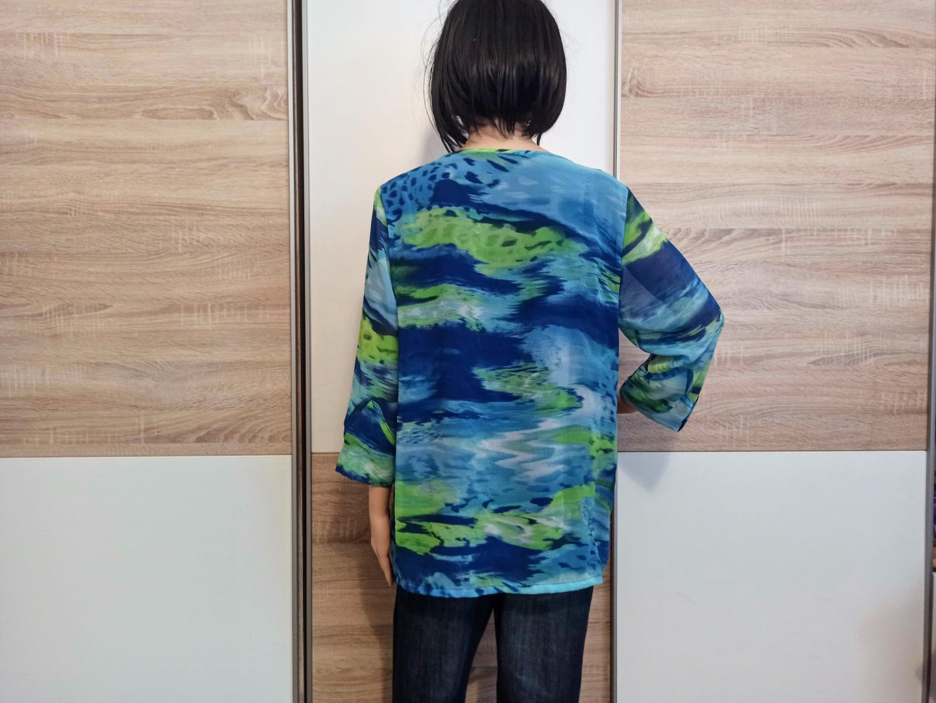Schönes Langarm-Shirt in blau/grün/weiß