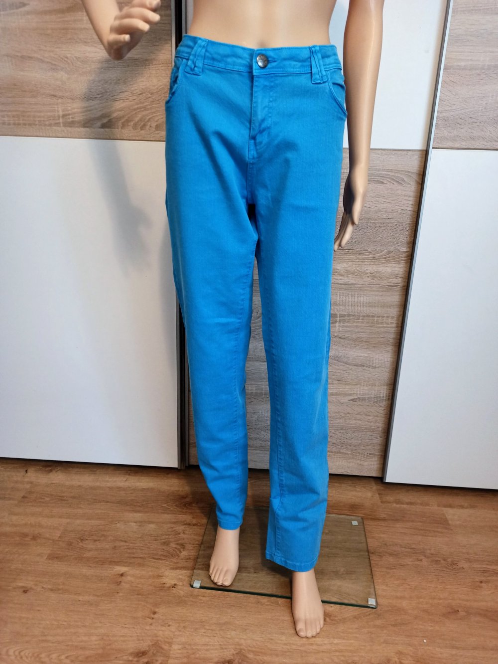 Schöne Jeanshose in türkis von Infinity 