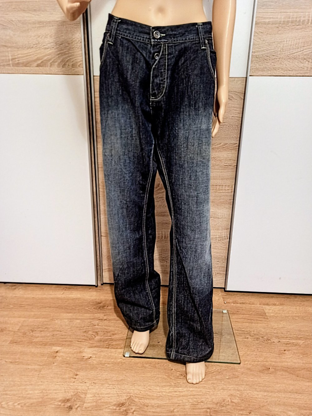 Schöne Jeanshose in dunklem Blau von Camp David