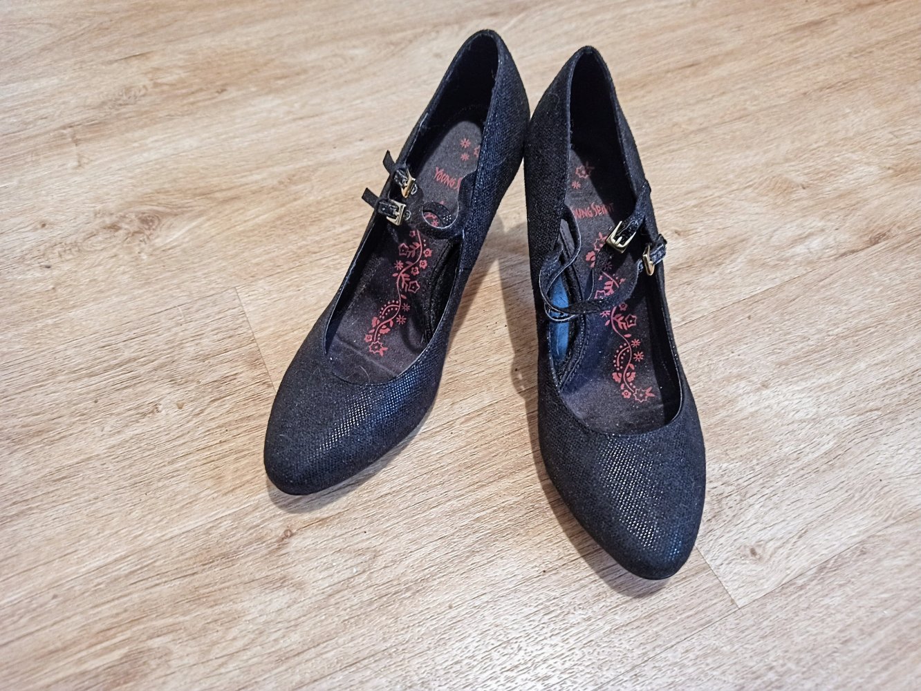 Tolle Damen Pumps in Schwarz von Young Sprint