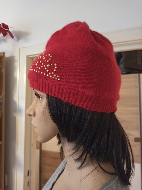 Schöner Mütze mit Straps steinen in Rot 