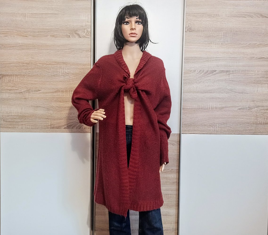 Schöner Cardigan in burgunderrot von Janina