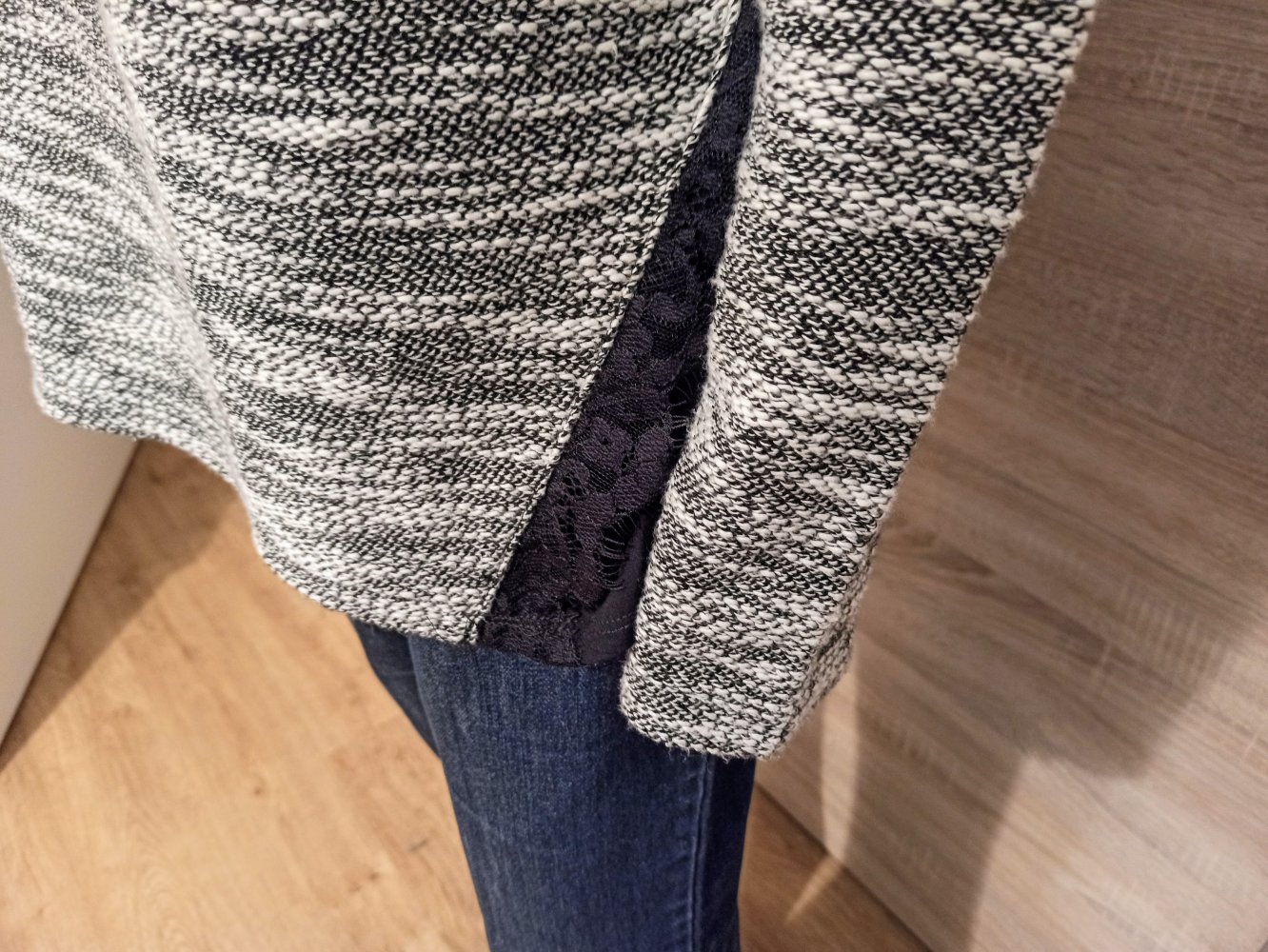 Schönes Langarm-Shirt grau/schwarz von Yessica