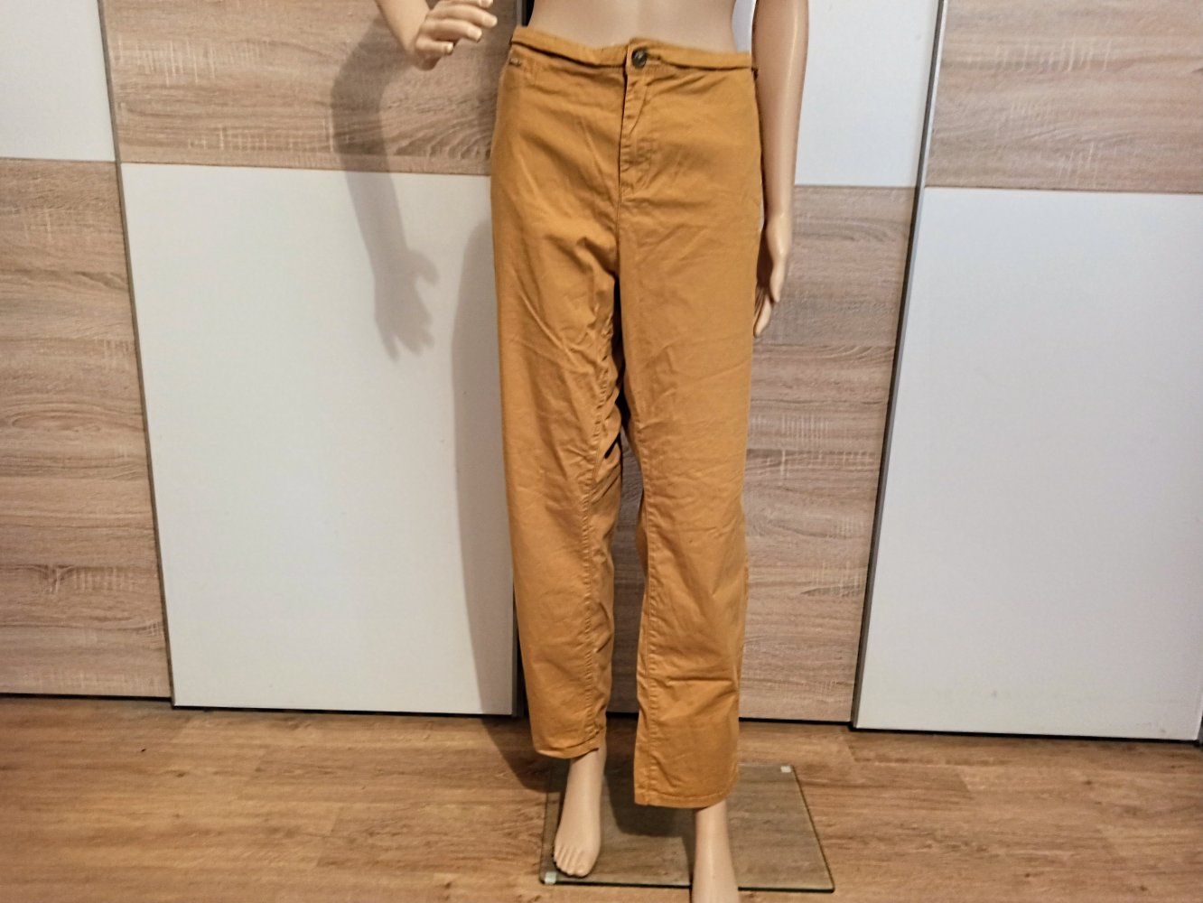 Schöne Hose in Farbe Senf von Yessica