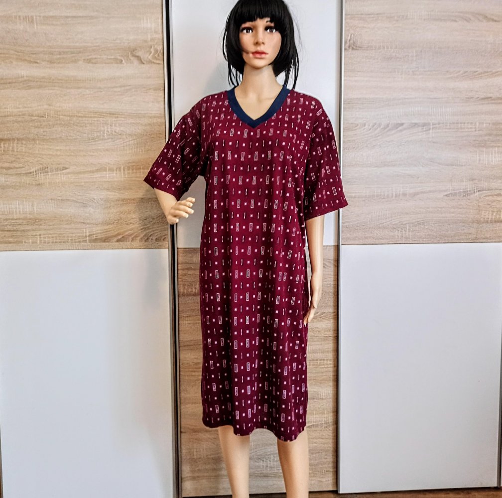 Schönes Kleid in Burgunderrot 
