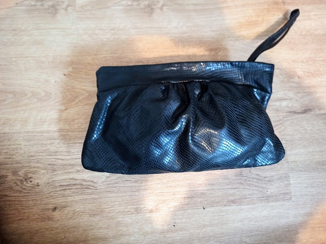 Schöne Echt-Leder-Tasche in schwarz