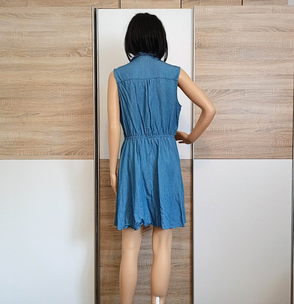 Schönes Jeans-Kleid von Divided