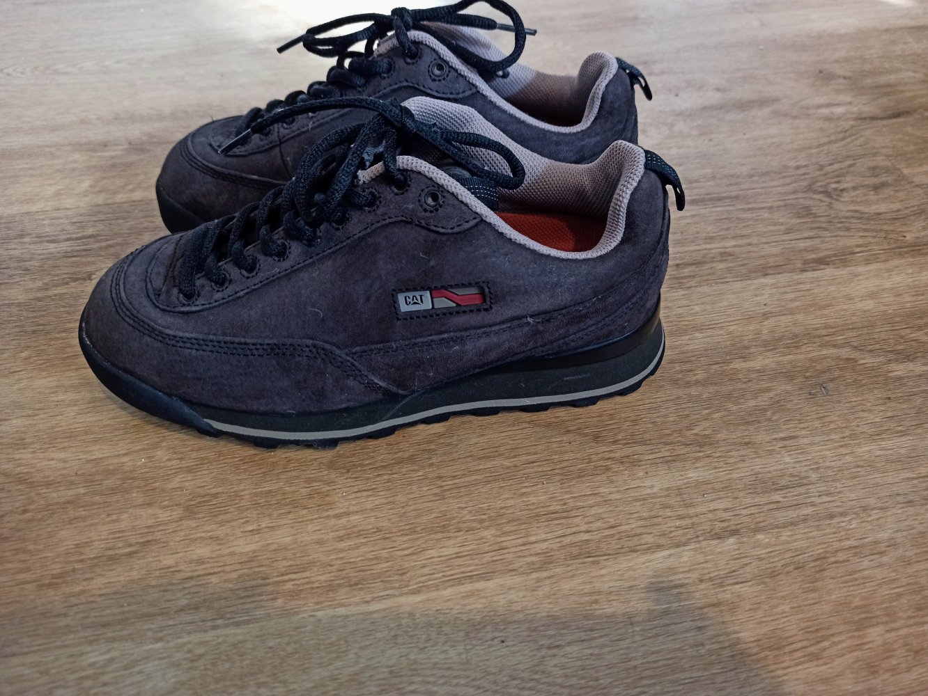 Sehr schöne Sneakers von Cat in braun