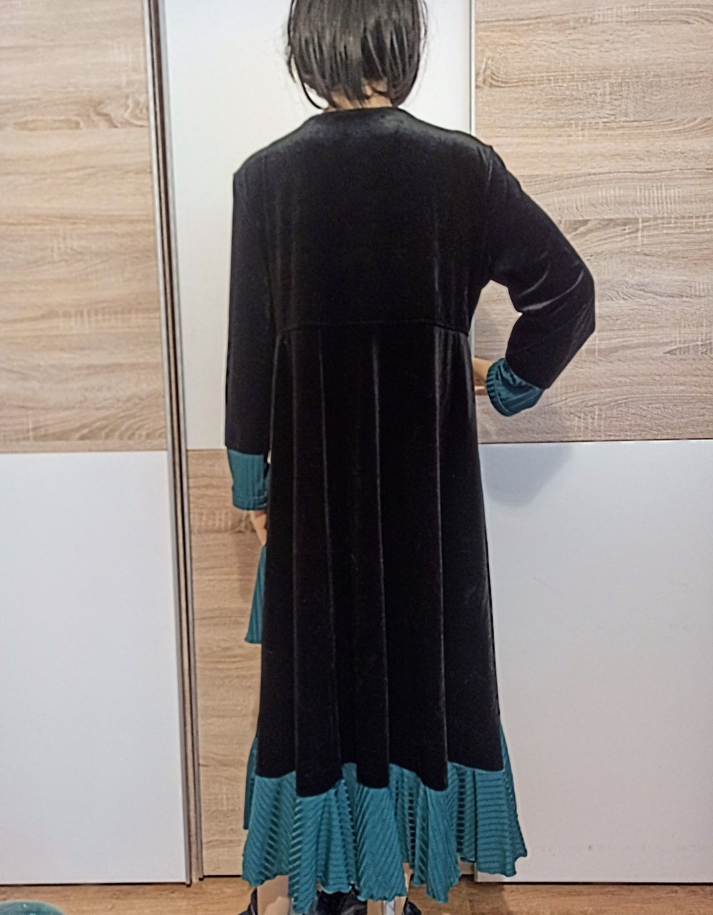 Schönes Kleid in Schwarz/grün